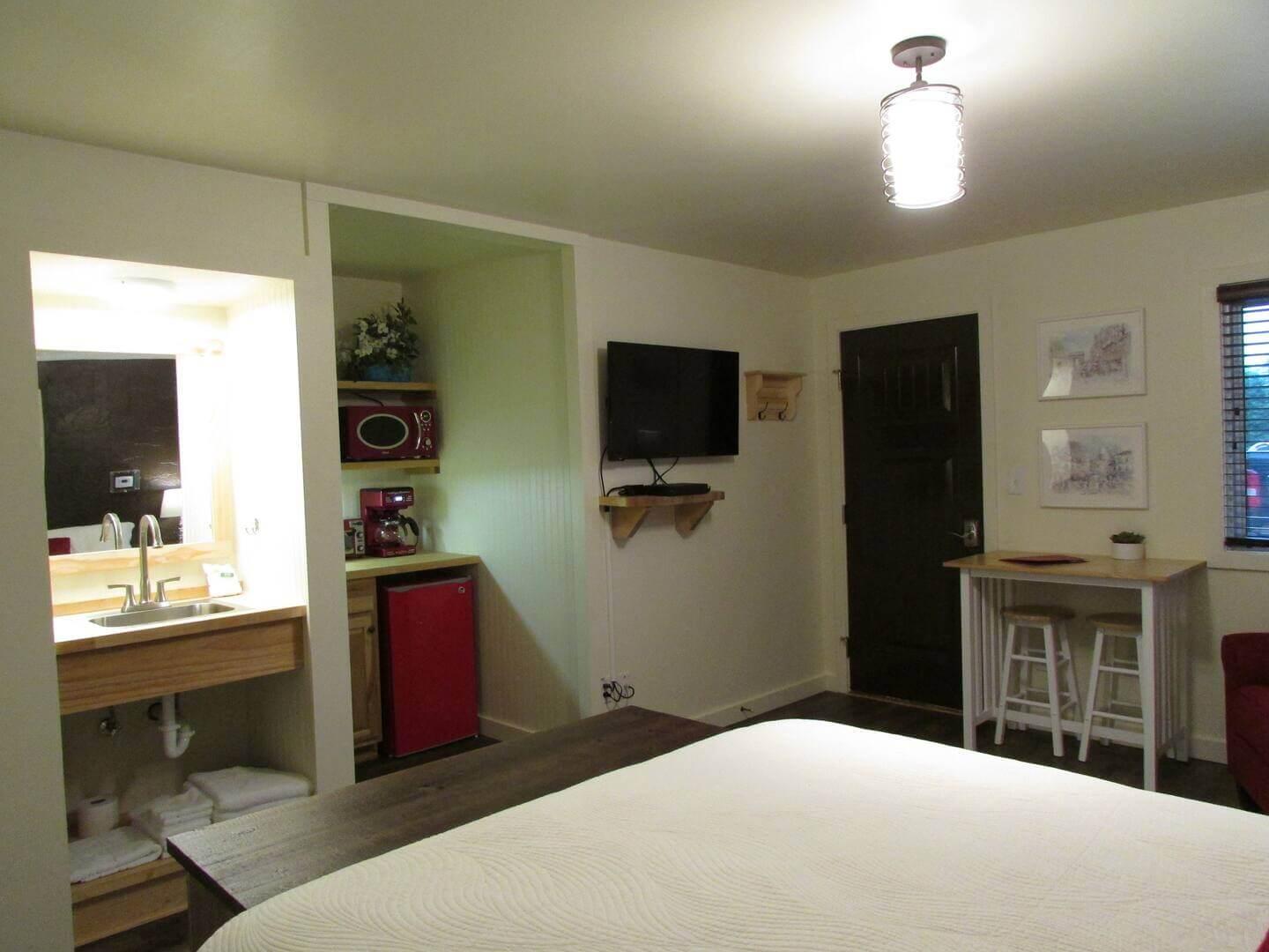 Superior Bay Boutique Motel - Unit #8 - Image# 1