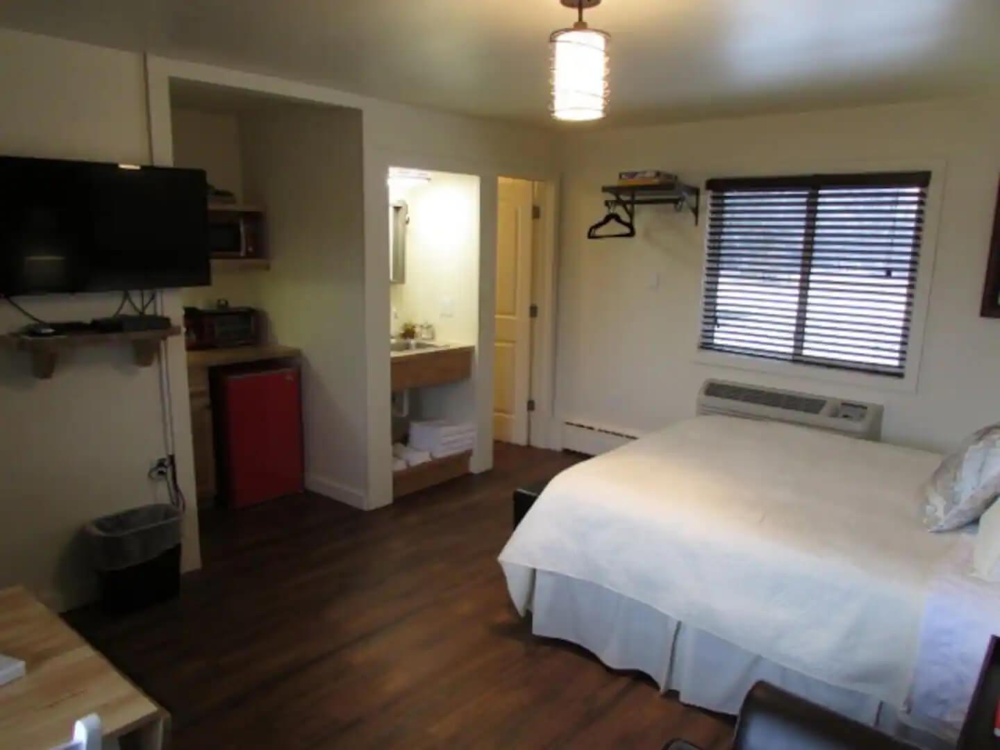 Superior Bay Boutique Motel - Unit #9 - Image# 1